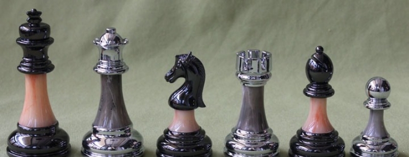 High quality acrylic + metal heavy chess pieces