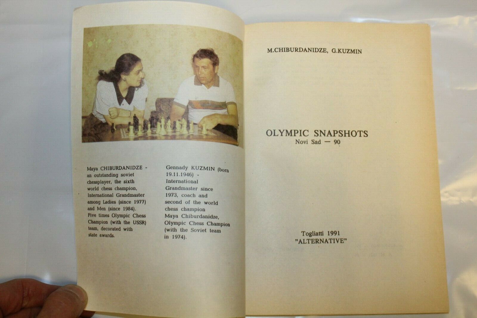 11010.Chess Book Olympic Snapshots Novi Sad 90. M. Chiburdanidze. 1991