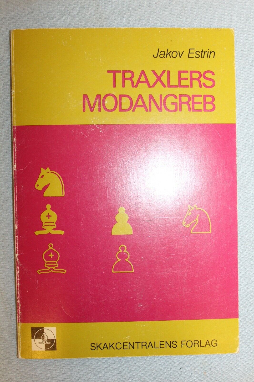 11022.Chess Book signed by Jakov Estrin Traxlers Modangreb