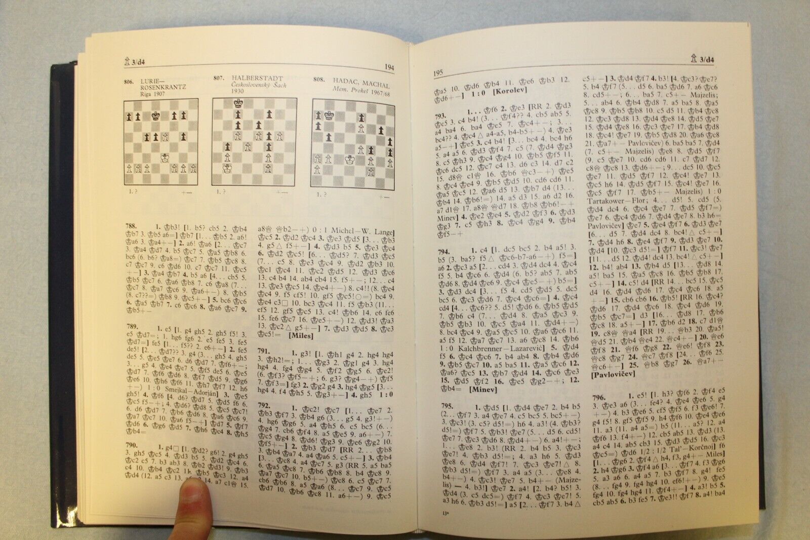 11272.Encyclopedia of Chess Endings. 2 Volumes. Chess Informer language
