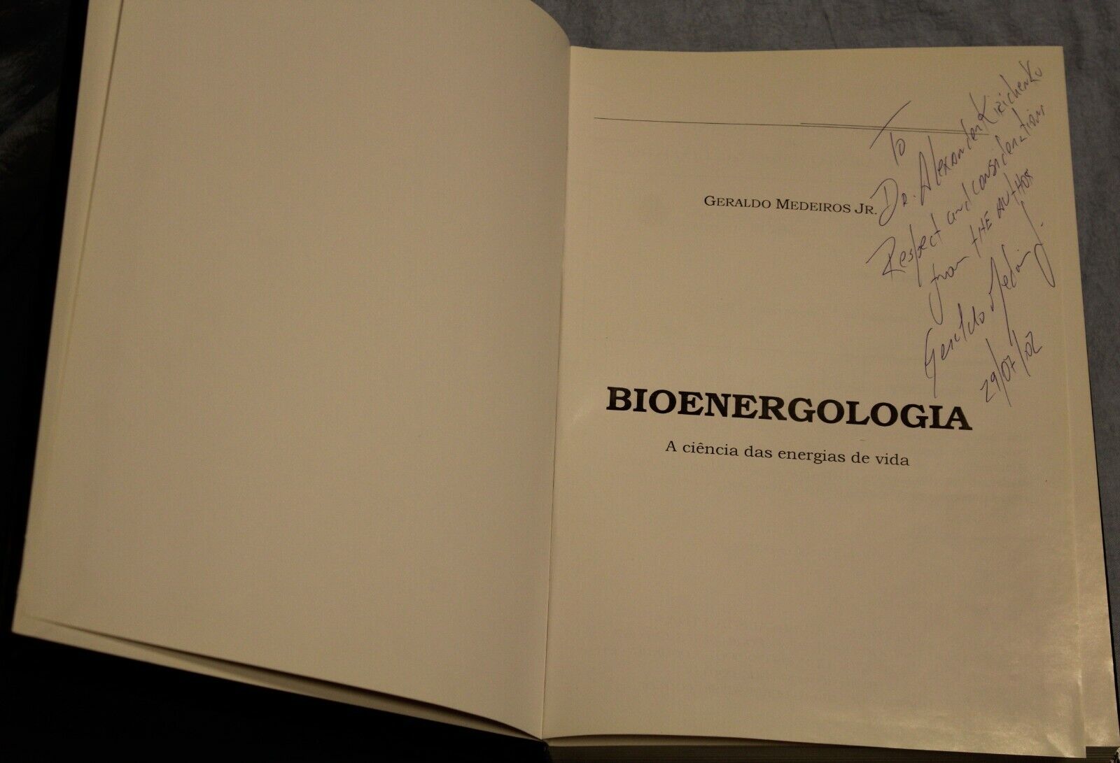 11370.Medical book: Bioenergologia Signed by author Geraldo Medeiros, Jr 2000
