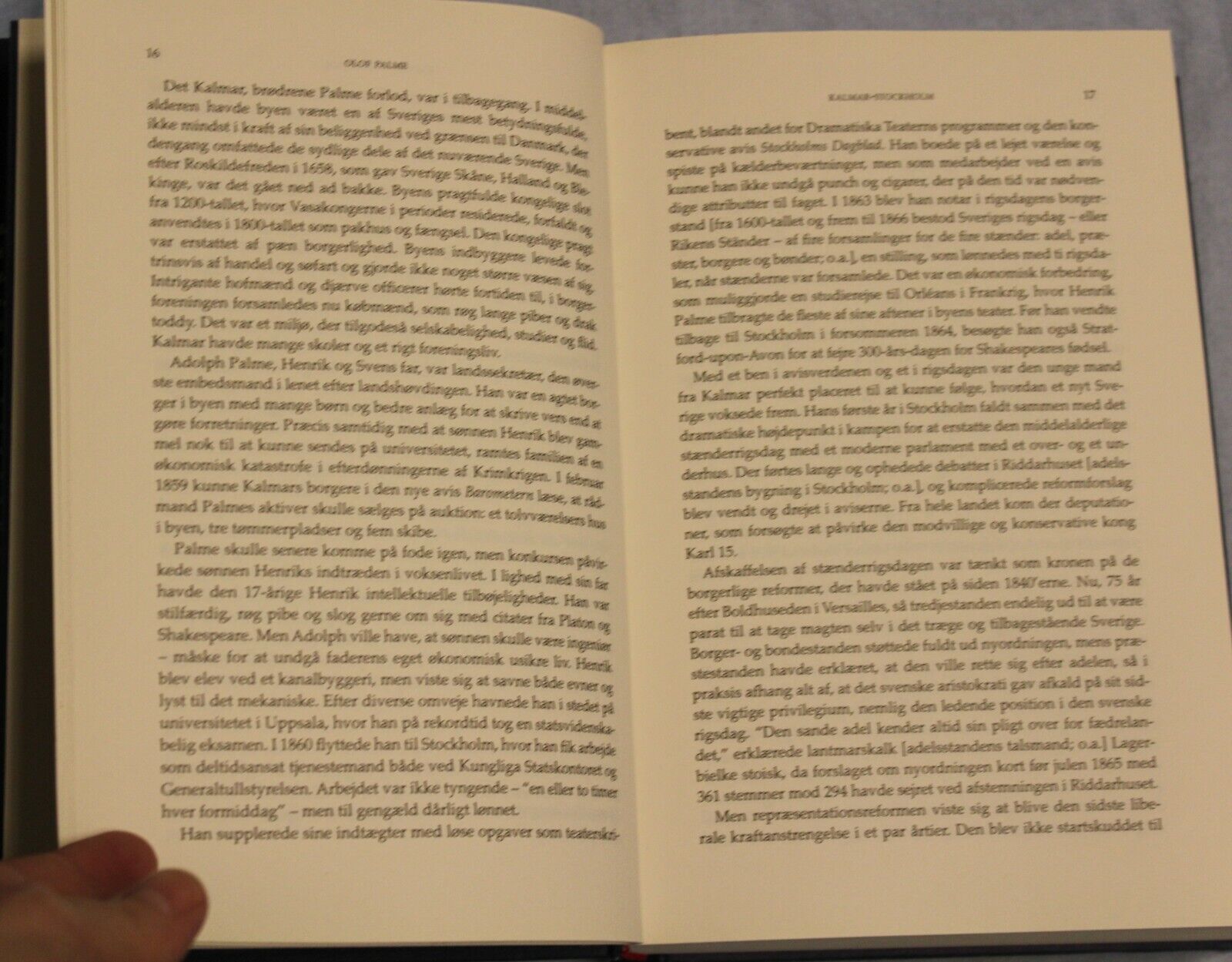 11412.Political book in Danish: Berggren, Henrik– Olof Palme. 2010