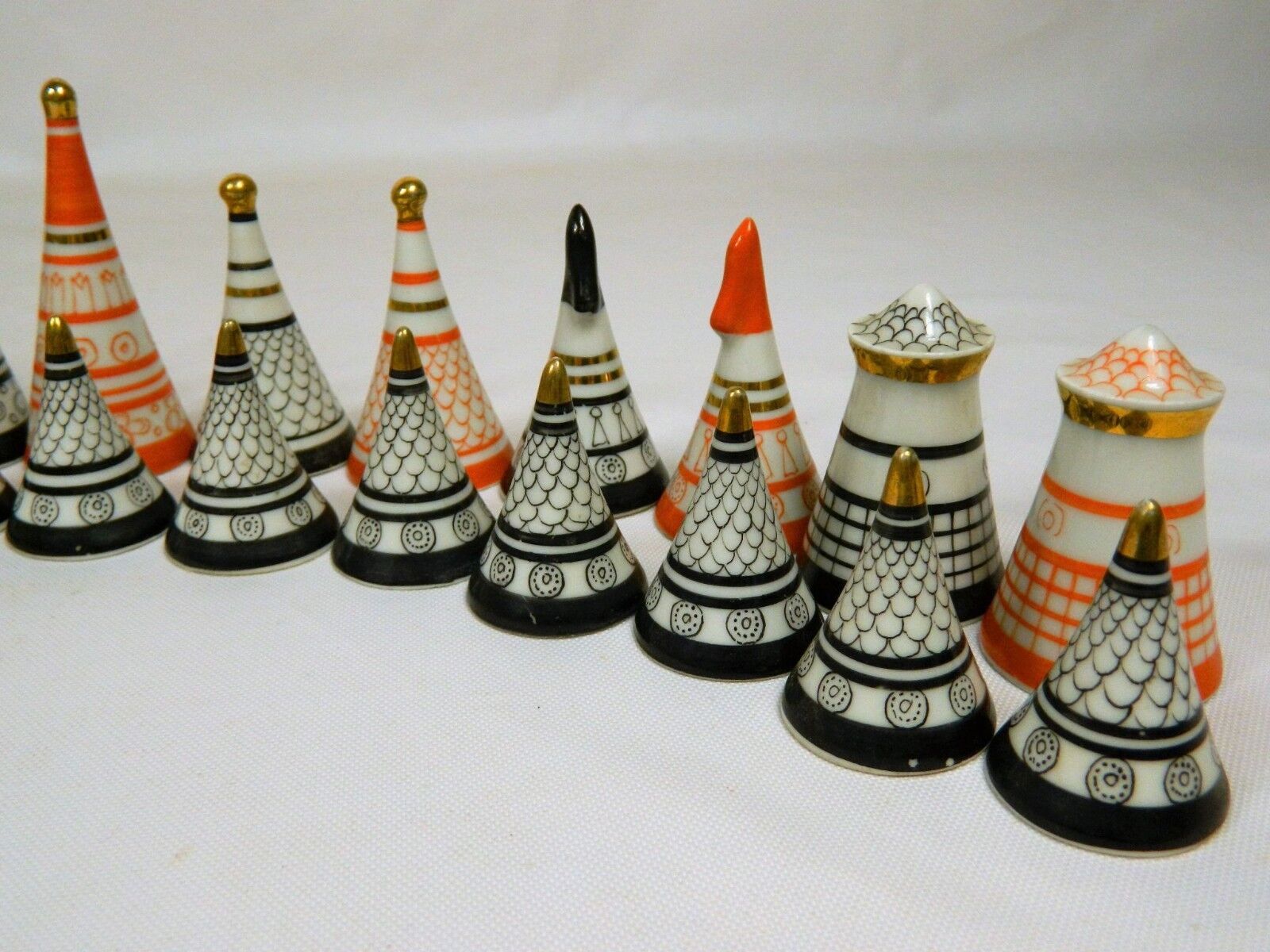 11910.Unique Russian Ukrainian Porcelain Chess Pieces. Baranovka. 1970s