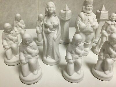 11925.VINTAGE PORCELAIN CHESS SET IN MEDIEVAL STYLE MADE IN ENGLAND