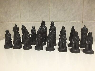 11925.VINTAGE PORCELAIN CHESS SET IN MEDIEVAL STYLE MADE IN ENGLAND