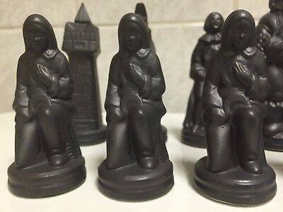 11925.VINTAGE PORCELAIN CHESS SET IN MEDIEVAL STYLE MADE IN ENGLAND