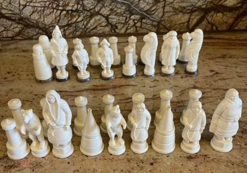Handmade chess. From a walrus/mammoth tusk. Exclusive. A rarity. Antique. Complete set