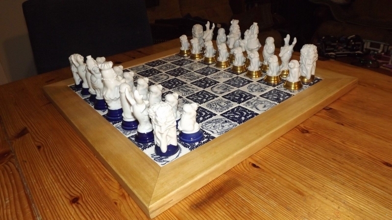 Porcelain chess 