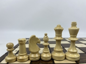 Staunton 4 Wooden Chess Pieces with 40 cm board