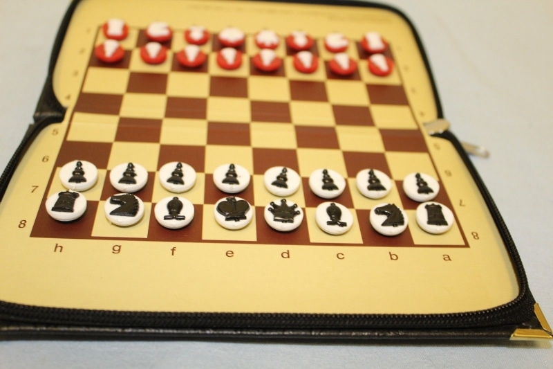 Details about   Vintage Russian USSR  Tiny Pocket travel Magnetic Chess Good condition 